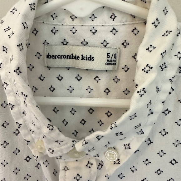 Abercrombie Kids Linen-Blend Icon Shirt – Size 5/6 – White with Dark Grey Design - Picture 5 of 5